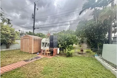 320 NW 61st Ave, Miami, FL 33126 - Photo 7