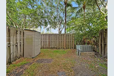 1049 NE 42nd Pl, Homestead, FL 33033 - Photo 13