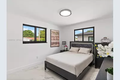 2340 NE 194th St, Miami, FL 33180 - Photo 21