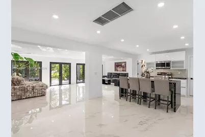 2340 NE 194th St, Miami, FL 33180 - Photo 11