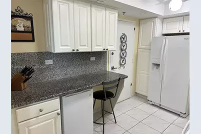 6039 Collins Ave #924, Miami Beach, FL 33140 - Photo 9
