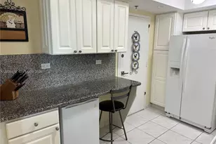6039 Collins Ave, Miami Beach, FL 33140 - Photo 9