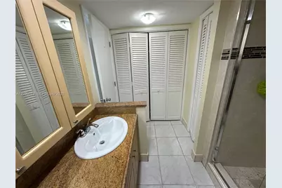 6039 Collins Ave #924, Miami Beach, FL 33140 - Photo 21