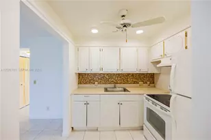 303 Preston H, Boca Raton, FL 33434 - Photo 11