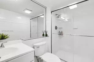 20301 W Country Club Dr, Aventura, FL 33180 - Photo 9