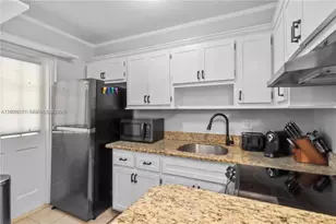 2420 SE 17th Causeway, Fort Lauderdale, FL 33316 - Photo 5