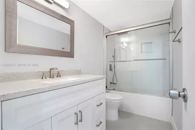 8233 Harding Ave #508, Miami Beach, FL 33141 - Photo 7