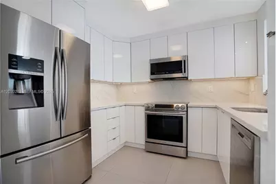 8233 Harding Ave #508, Miami Beach, FL 33141 - Photo 9