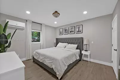 725 NW 24th Ct, Miami, FL 33125 - Photo 25