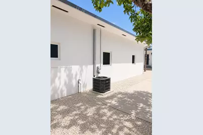 1733 NW 16th St #3, Miami, FL 33125 - Photo 19
