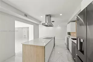 112 E 1st Ct, Miami Beach, FL 33139 - Photo 9