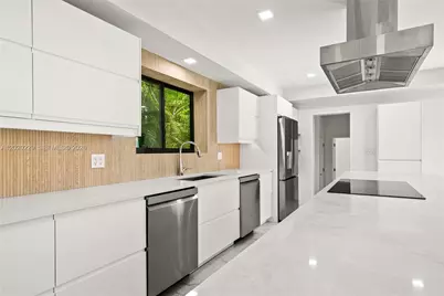 112 E 1st Ct, Miami Beach, FL 33139 - Photo 11