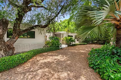 112 E 1st Ct, Miami Beach, FL 33139 - Photo 5