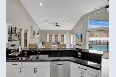 4077 NW 83rd Ln, Coral Springs, FL 33065 - Photo 17