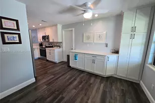 12051 Suellen Cir, Wellington, FL 33414 - Photo 9