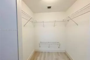 253 NE 2nd St, Miami, FL 33132 - Photo 15