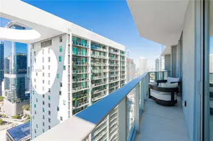 77 SE 5th St, Miami, FL 33131 - Photo 13