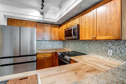 1723 SW 2nd Ave #607, Miami, FL 33129 - Photo 5