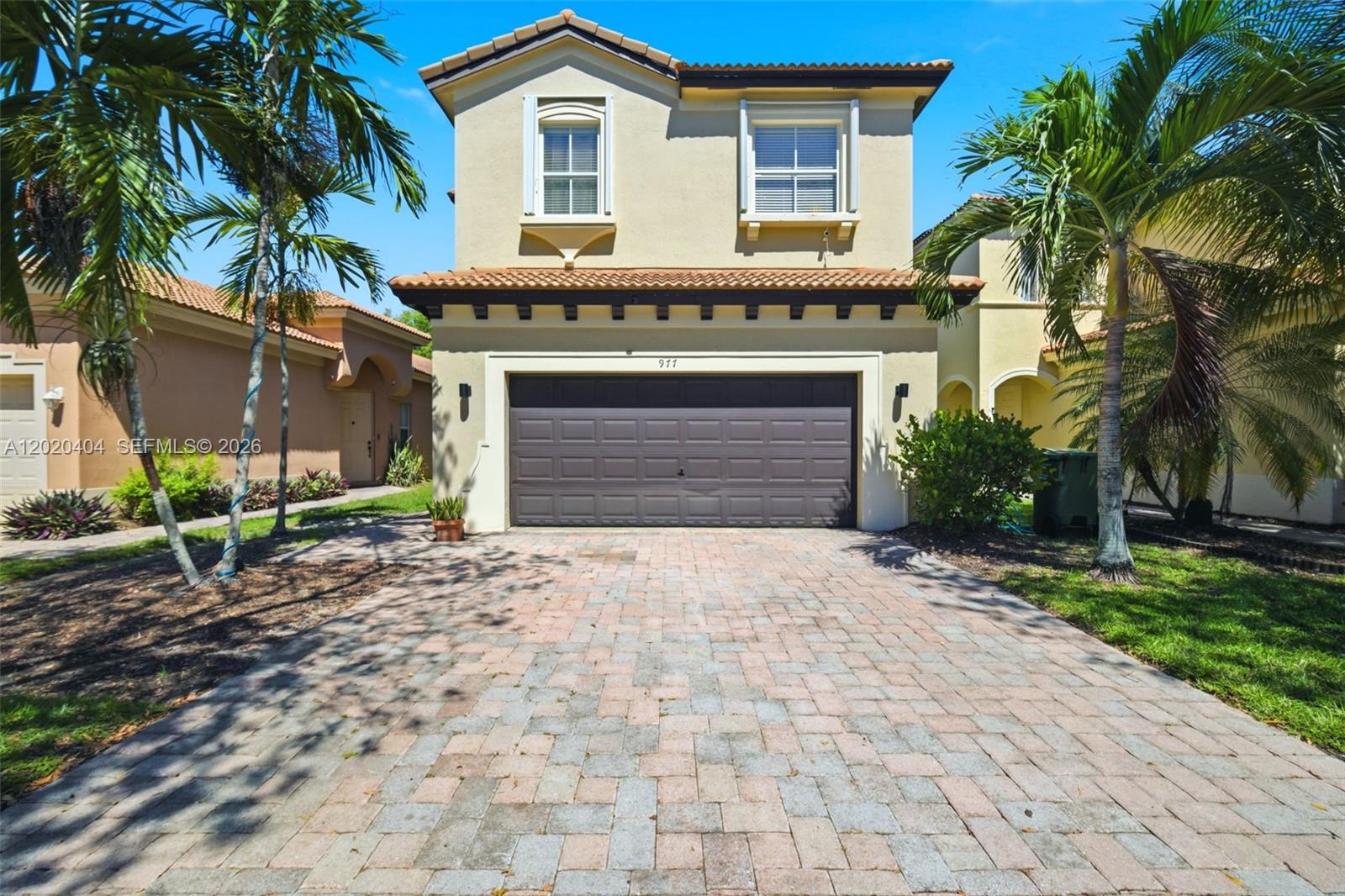 977 NE 37th Pl - 977 NE 37th Pl, Homestead, FL 33033 Luxury Property | Jose Angel Pina