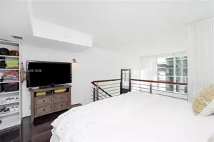 41 SE 5th St, Miami, FL 33131 - Photo 15