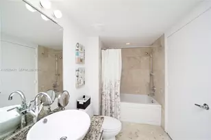 41 SE 5th St, Miami, FL 33131 - Photo 25