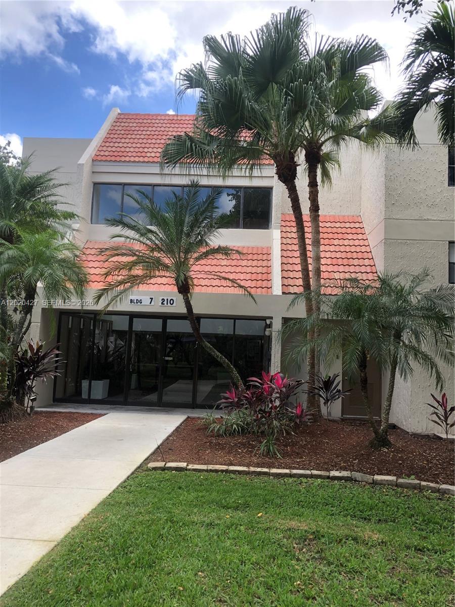 210 Lakeview Dr #207 main architectural view