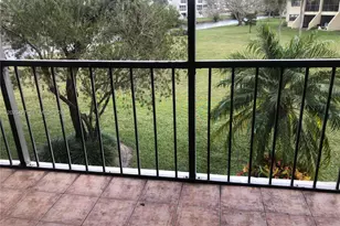 210 Lakeview Dr, Weston, FL 33326 - Photo 7