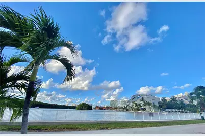 400 Kings Point Dr #811, Sunny Isles Beach, FL 33160 - Photo 11