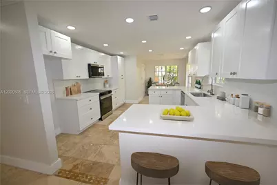 2125 Harbor Way, Weston, FL 33326 - Photo 9