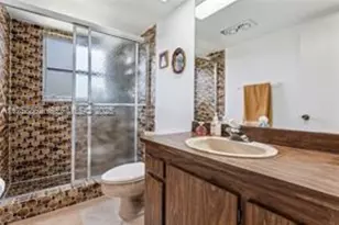 3800 Oaks Clubhouse Dr, Pompano Beach, FL 33069 - Photo 9