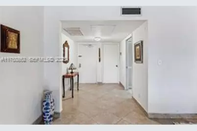 3800 Oaks Clubhouse Dr #307, Pompano Beach, FL 33069 - Photo 3