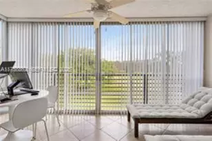 3800 Oaks Clubhouse Dr, Pompano Beach, FL 33069 - Photo 11