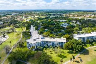 3800 Oaks Clubhouse Dr, Pompano Beach, FL 33069 - Photo 21