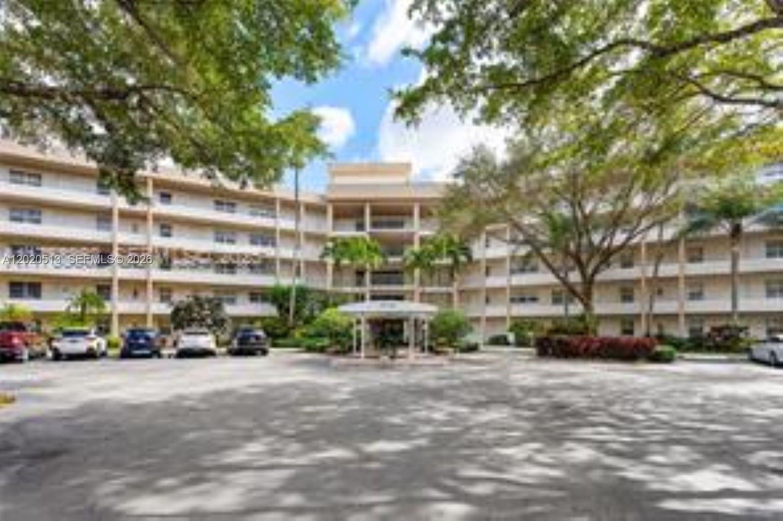 3800 Oaks Clubhouse Dr #307 - 3800 Oaks Clubhouse Dr #307, Pompano Beach, FL 33069 Luxury Property | Jose Angel Pina