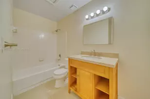 18326 NW 68th Ave, Hialeah, FL 33015 - Photo 15