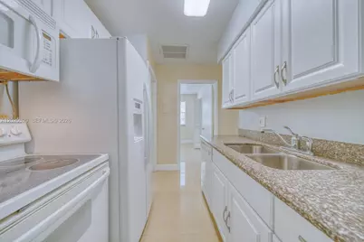18326 NW 68th Ave #H, Hialeah, FL 33015 - Photo 21