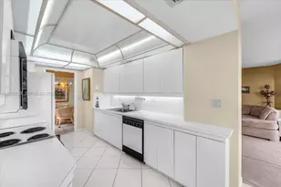 1000 Quayside Terrace, Miami, FL 33138 - Photo 33