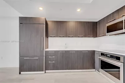 45 SW 9th St #2105, Miami, FL 33130 - Photo 5
