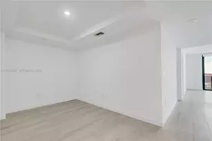45 SW 9th St, Miami, FL 33130 - Photo 13