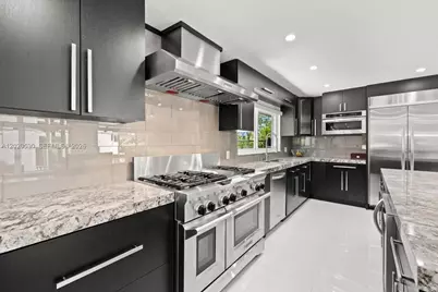 11600 SW 1st St, Plantation, FL 33325 - Photo 13