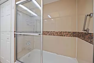 200 Lakeview Dr, Weston, FL 33326 - Photo 15