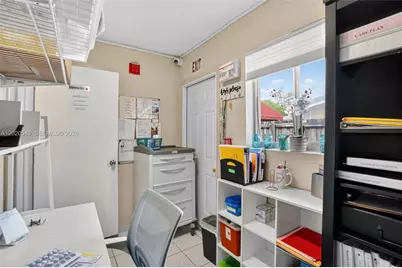 7100 NW 1st Ter, Miami, FL 33126 - Photo 11