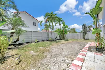 7868 NW 194th St, Hialeah, FL 33015 - Photo 9