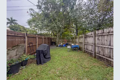 410 Pinecrest Dr #B, Miami Springs, FL 33166 - Photo 11