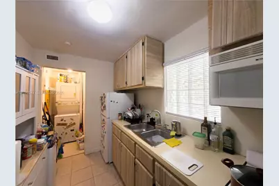 410 Pinecrest Dr #B, Miami Springs, FL 33166 - Photo 9