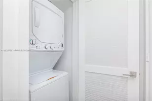 121 NE 34th St, Miami, FL 33137 - Photo 33