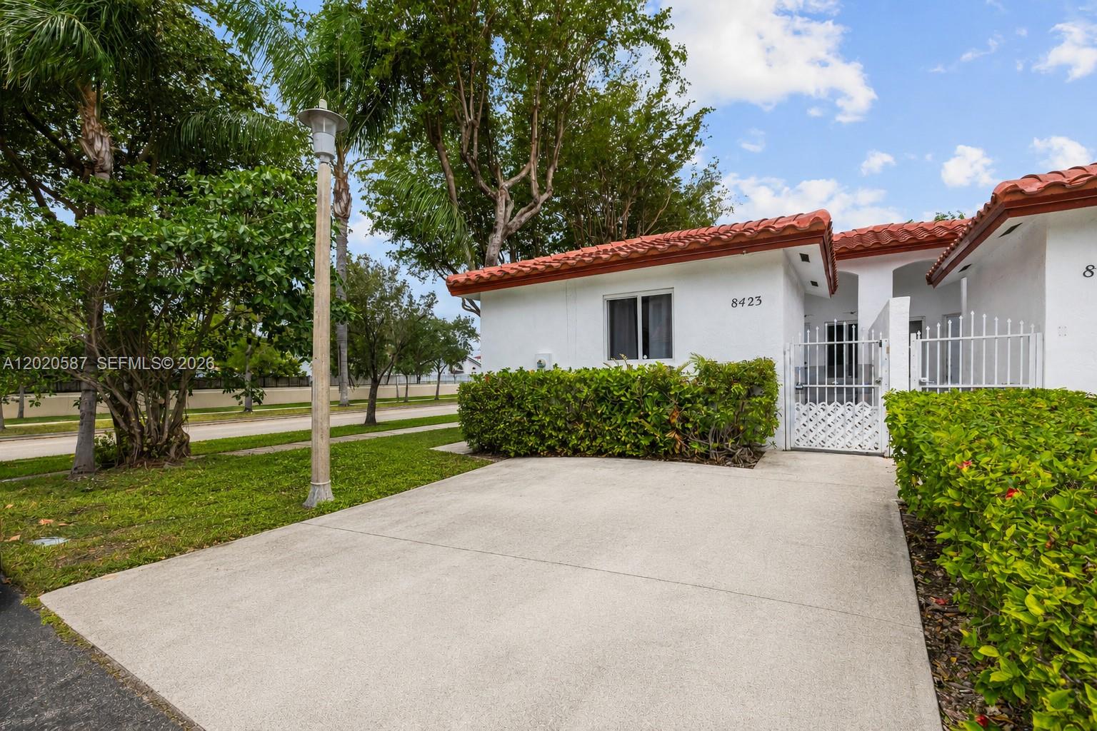 8423 SW 209th St - 8423 SW 209th St, Cutler Bay, FL 33189 Luxury Property | Jose Angel Pina