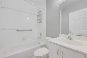 8423 SW 209th St, Cutler Bay, FL 33189 - Photo 11