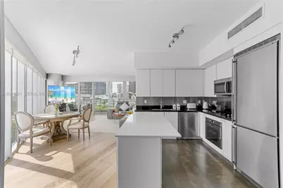 92 SW 3rd St #1201, Miami, FL 33130 - Photo 3
