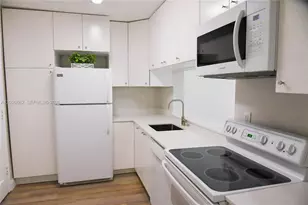 9611 SW 77th Ave, Miami, FL 33156 - Photo 3